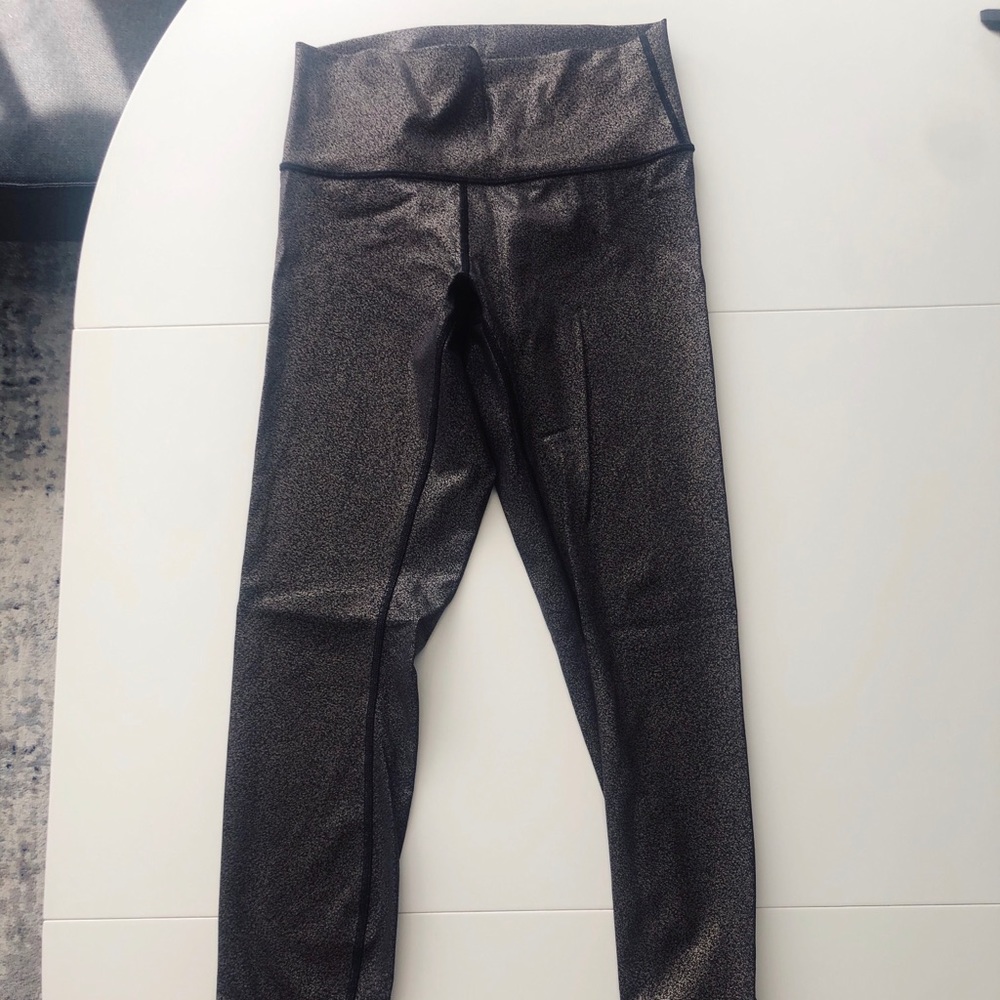 Shiny lululemon leggings